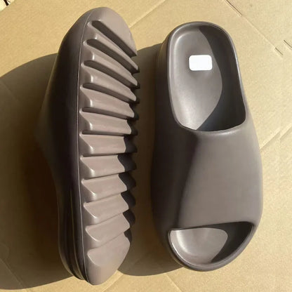 Y3eezy Slides